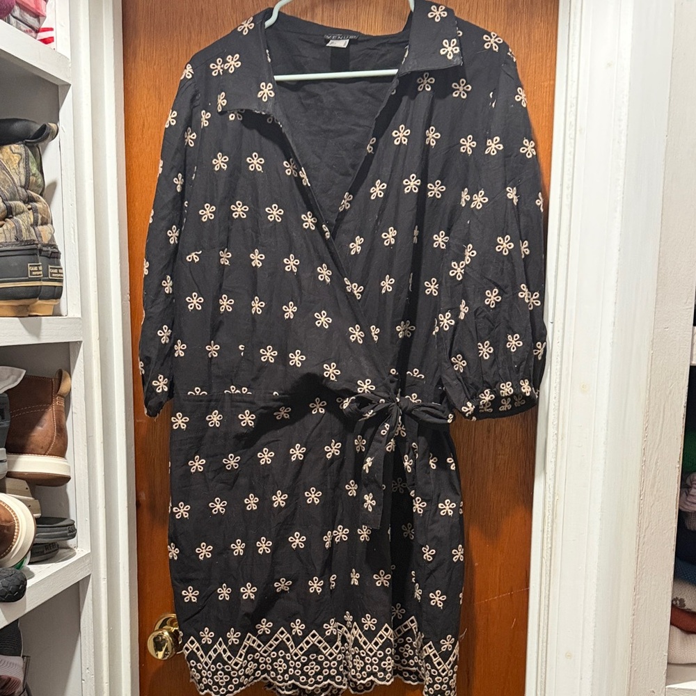 VENUS Black and White Floral Dress